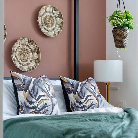 Stylish Cardiff City Apartment Bagian luar foto