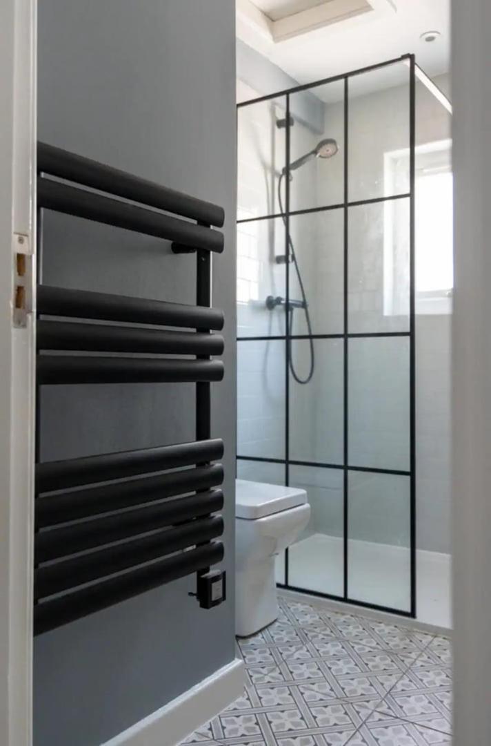 Stylish Cardiff City Apartment Bagian luar foto
