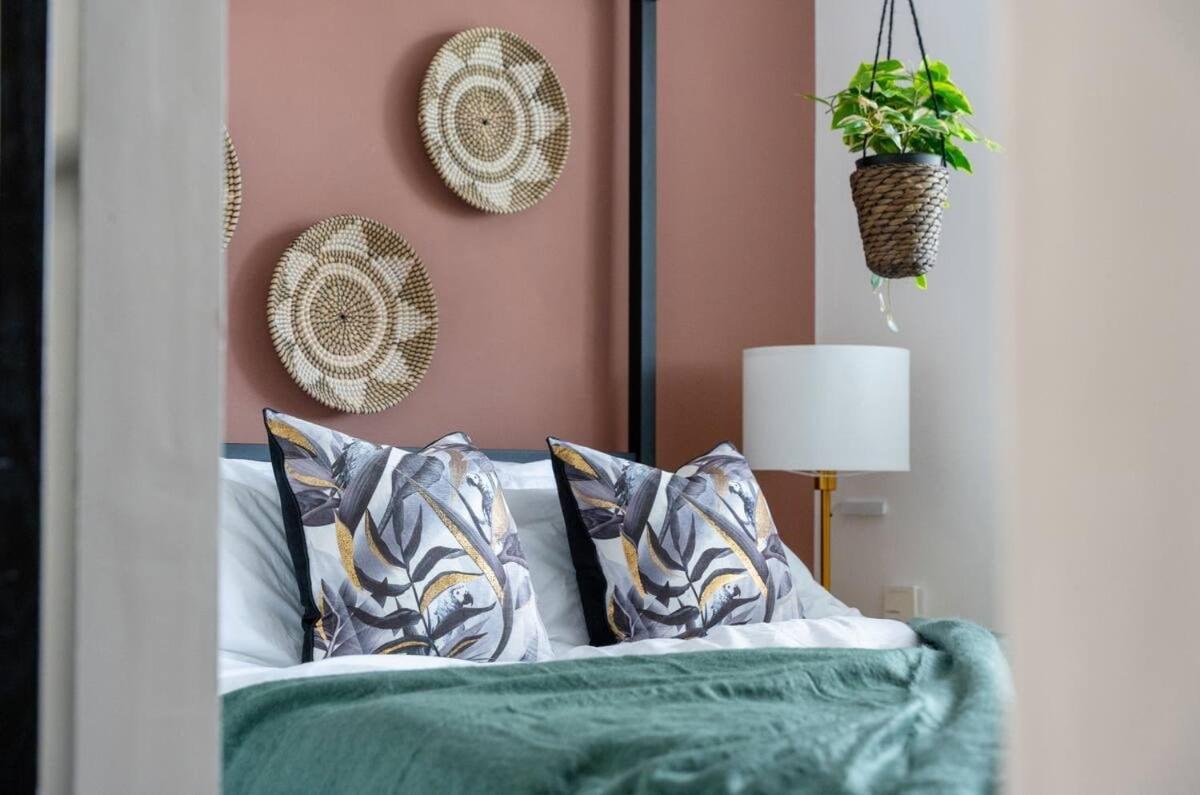 Stylish Cardiff City Apartment Bagian luar foto